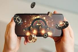idbkk APP ဒေါင်းလုဒ်ပြီးနောက် မြန်မာကစားသမားဖုန်းဖြင့် ကစားနေမြင်ကွင်း